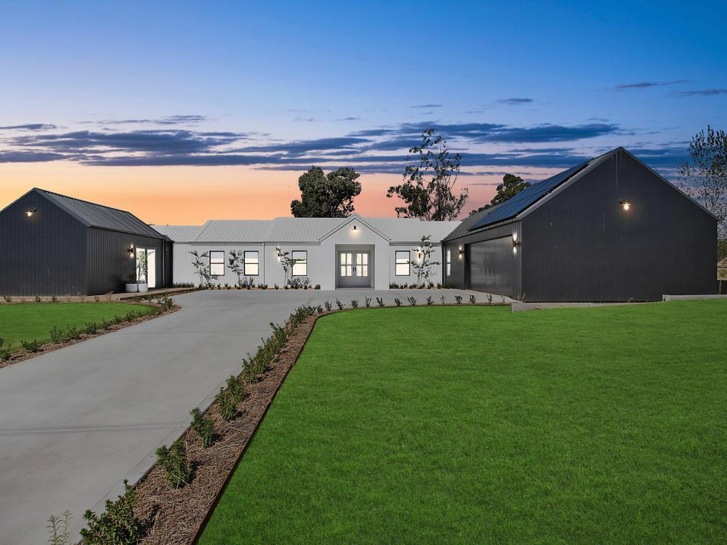 10 Butler Cir, Bombira, NSW 2850