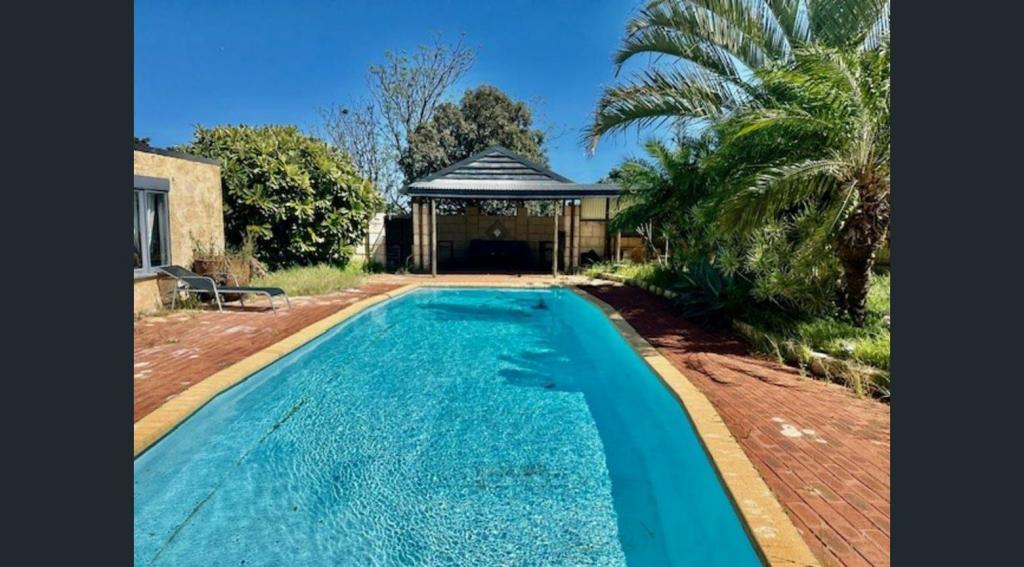 9 Alexander Dr, Glenfield, WA 6532