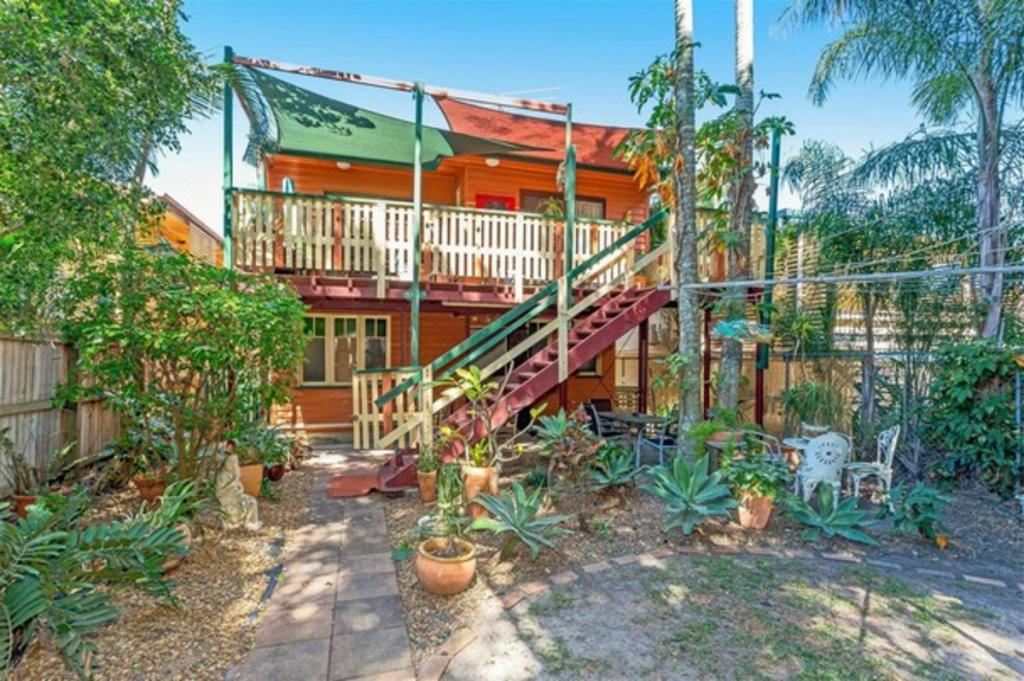 14 Lilla St, Woody Point, QLD 4019