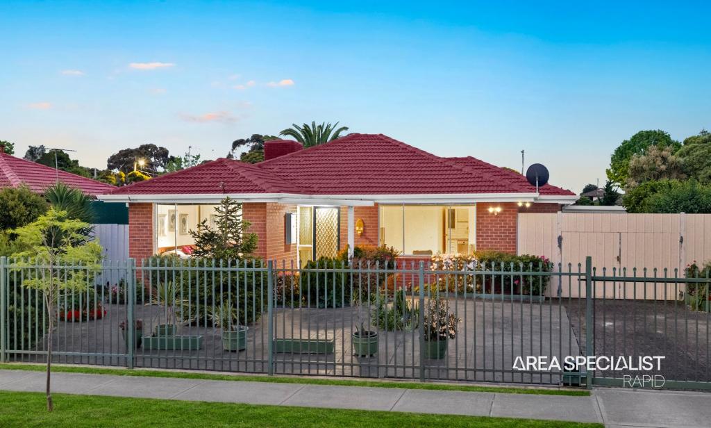 10 WEIGELA CT, DOVETON, VIC 3177