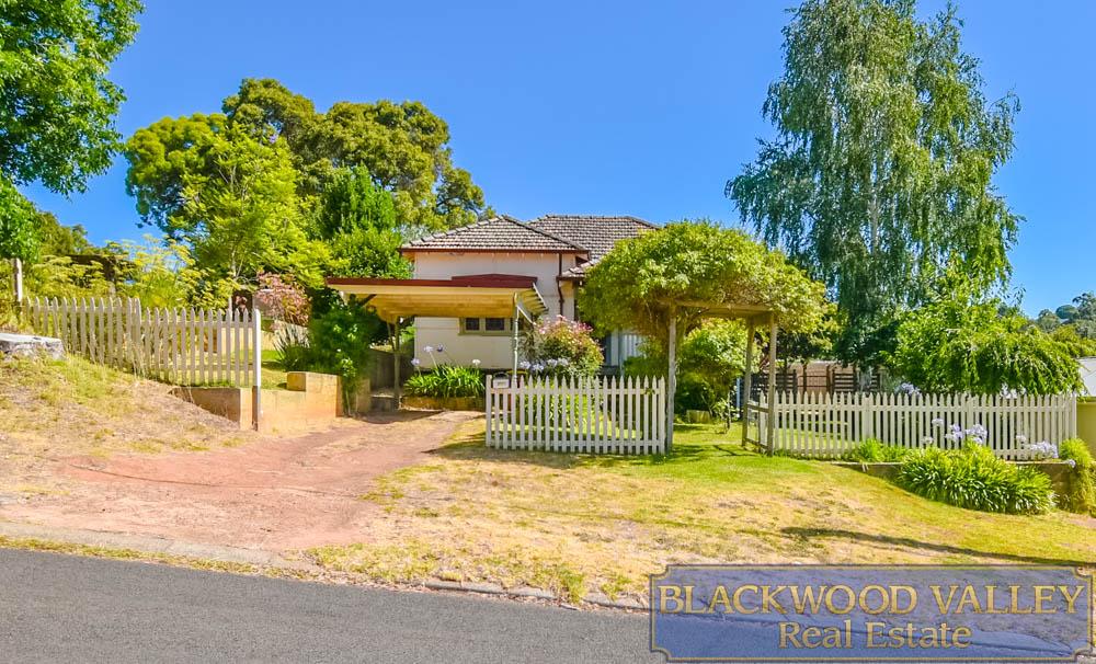 8 Lockley Ave, Bridgetown, WA 6255