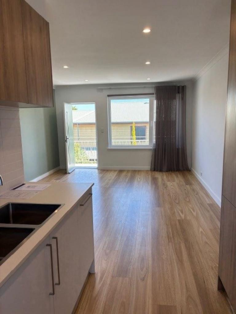 8/74 Collins St, Thornbury, VIC 3071