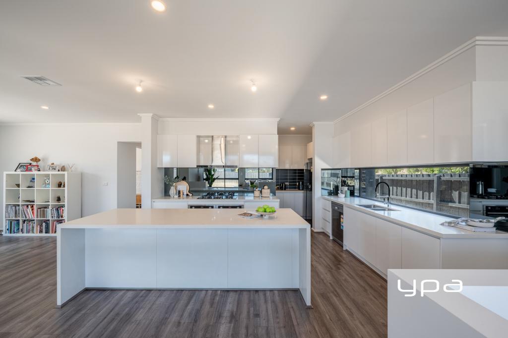 37 Cotton Cct, Gisborne, VIC 3437