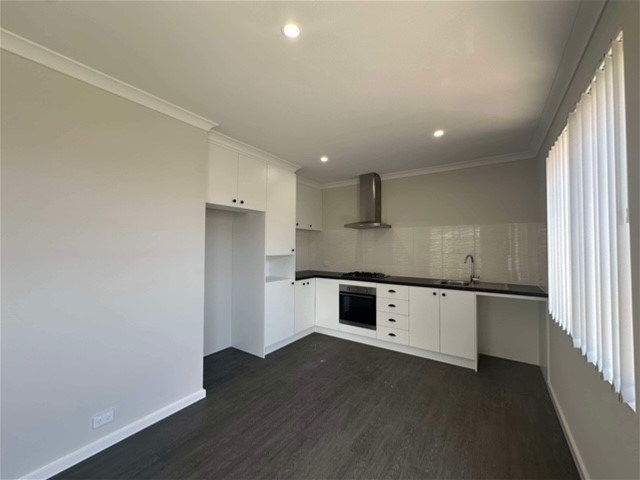 A /8 Dolton Pl, Warnbro, WA 6169