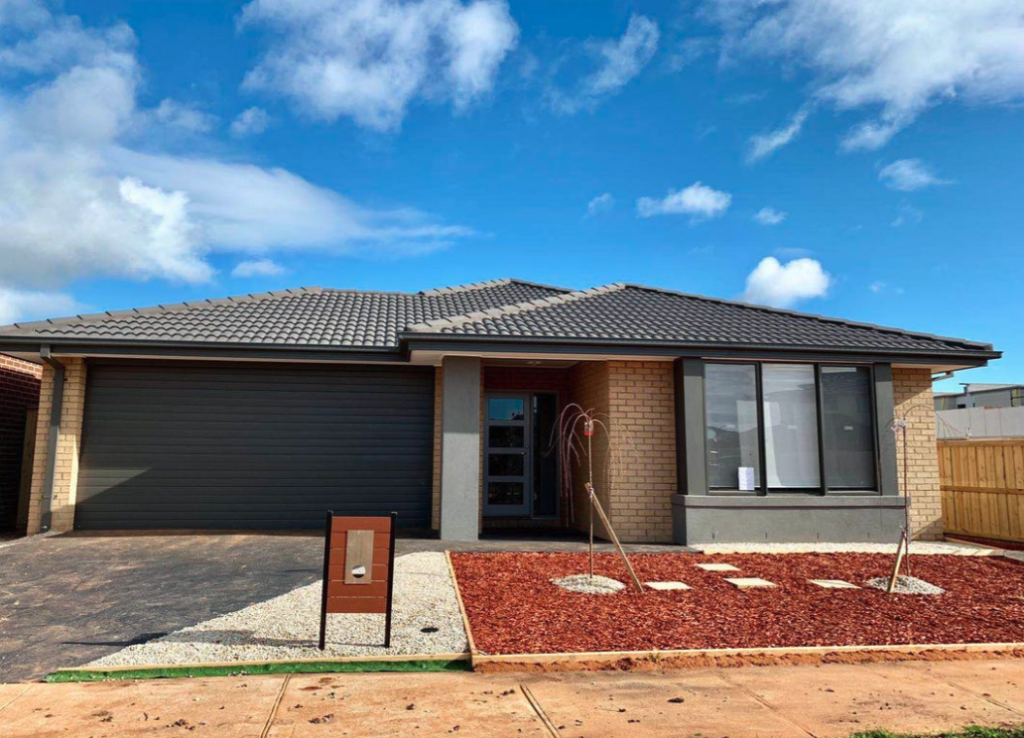 4 OTAGO GR, WERRIBEE, VIC 3030