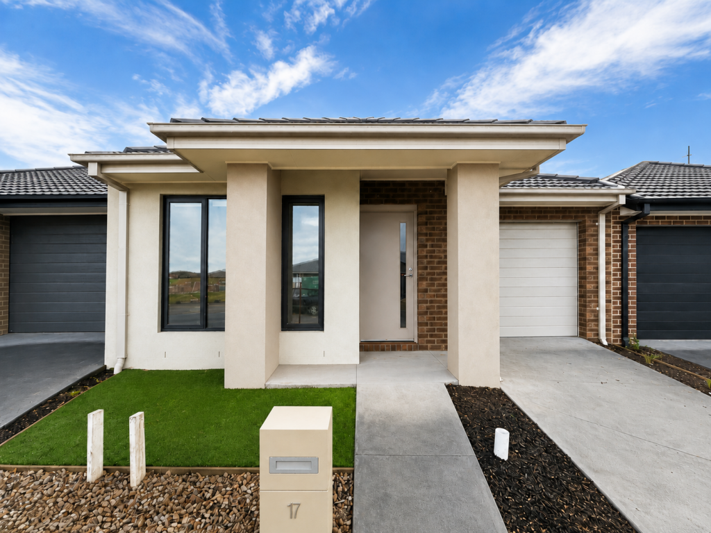 17 GALANTHUS ST, CHARLEMONT, VIC 3217