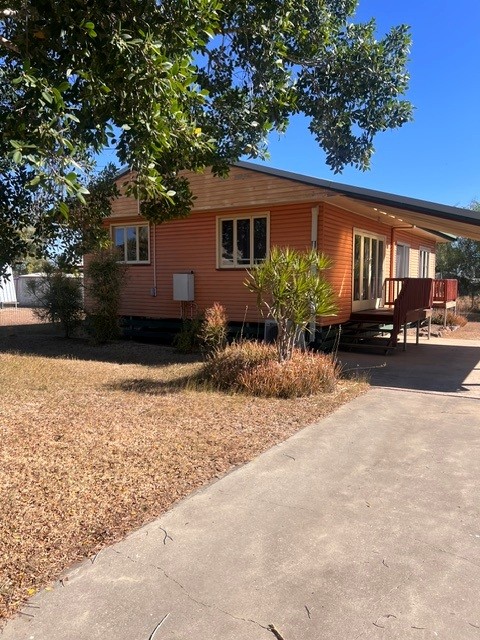 2 Sandalwood St, Blackwater, QLD 4717