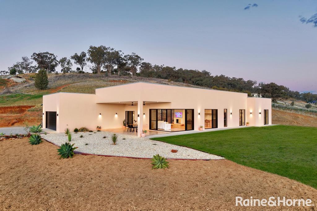 10 Spur Wing Cl, Moore Creek, NSW 2340