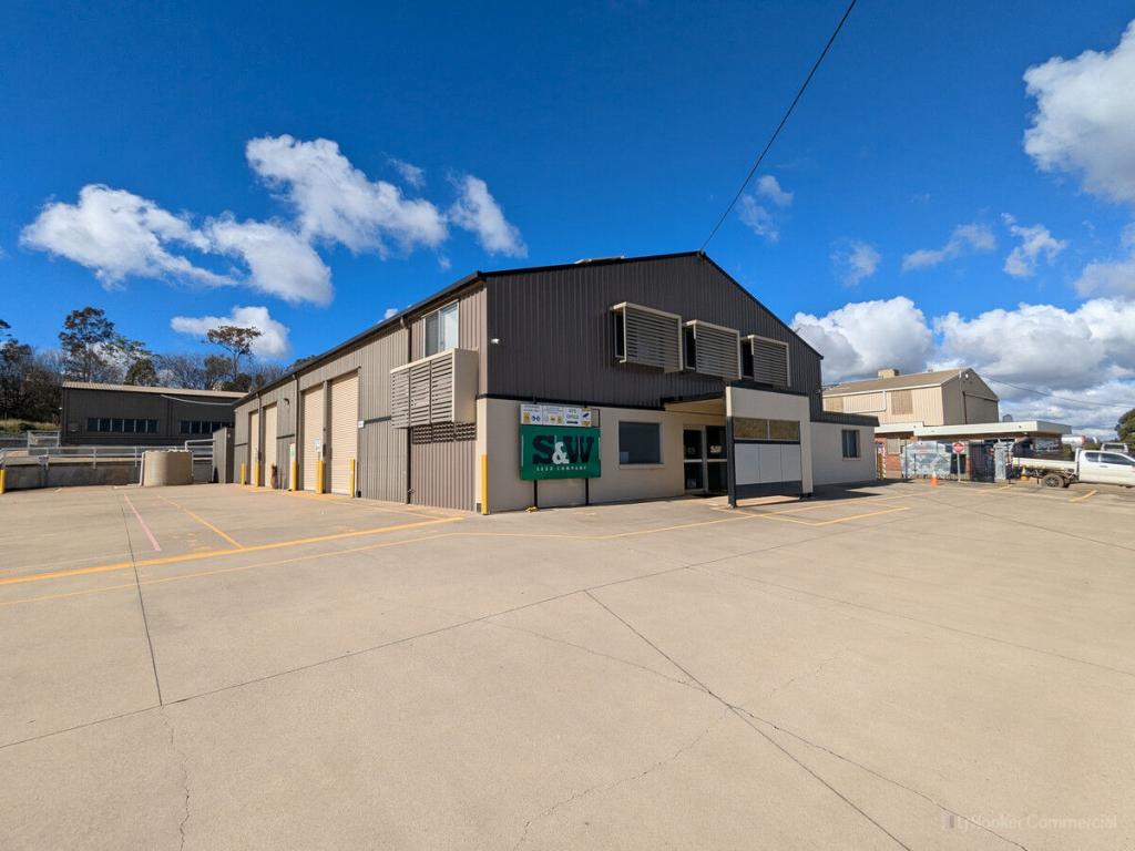 318-320 ANZAC AVE, HARRISTOWN, QLD 4350