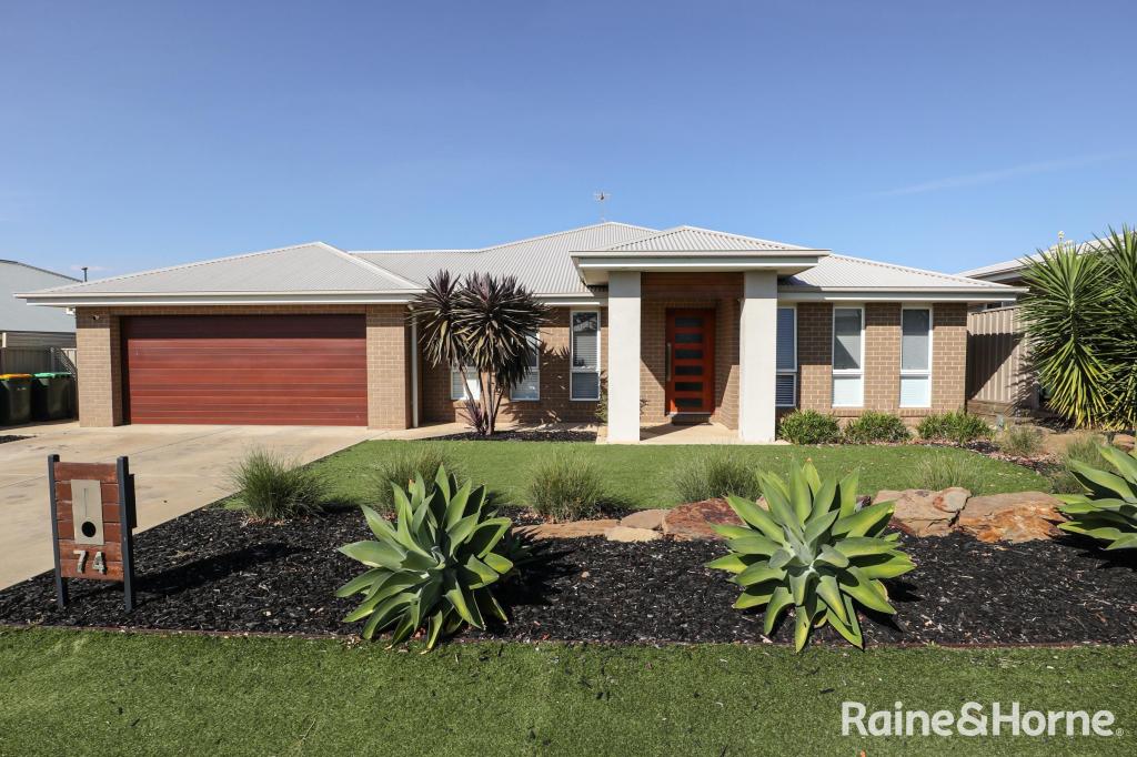 74 Lingiari Dr, Lloyd, NSW 2650