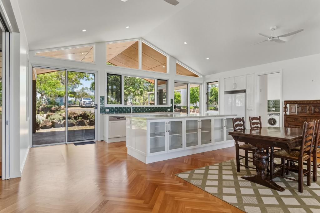 86 HARTS RD, ELLIOTT HEADS, QLD 4670