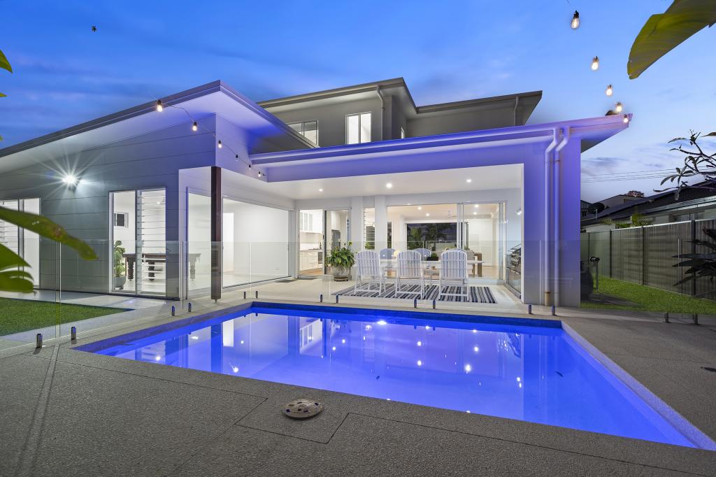 4 KINGFISHER CRES, BURLEIGH WATERS, QLD 4220