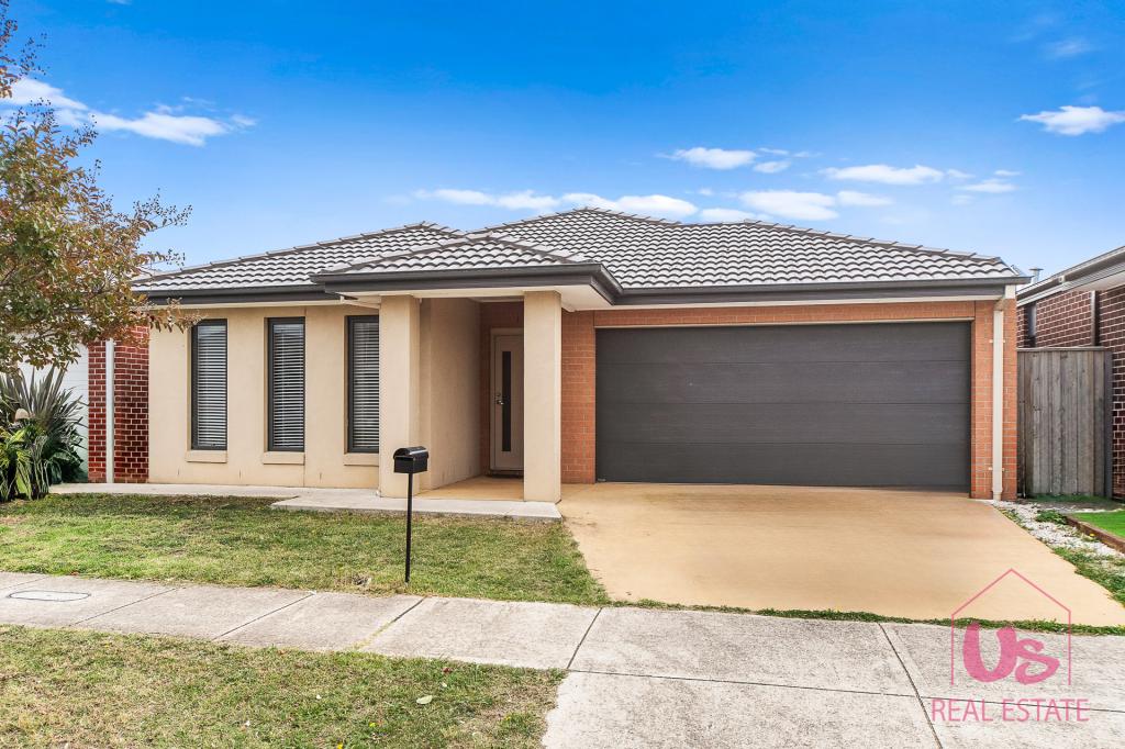 9 LANGSHAN RD, CLYDE NORTH, VIC 3978