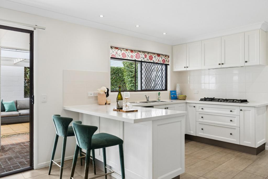4 Wootton Cres, Springwood, QLD 4127