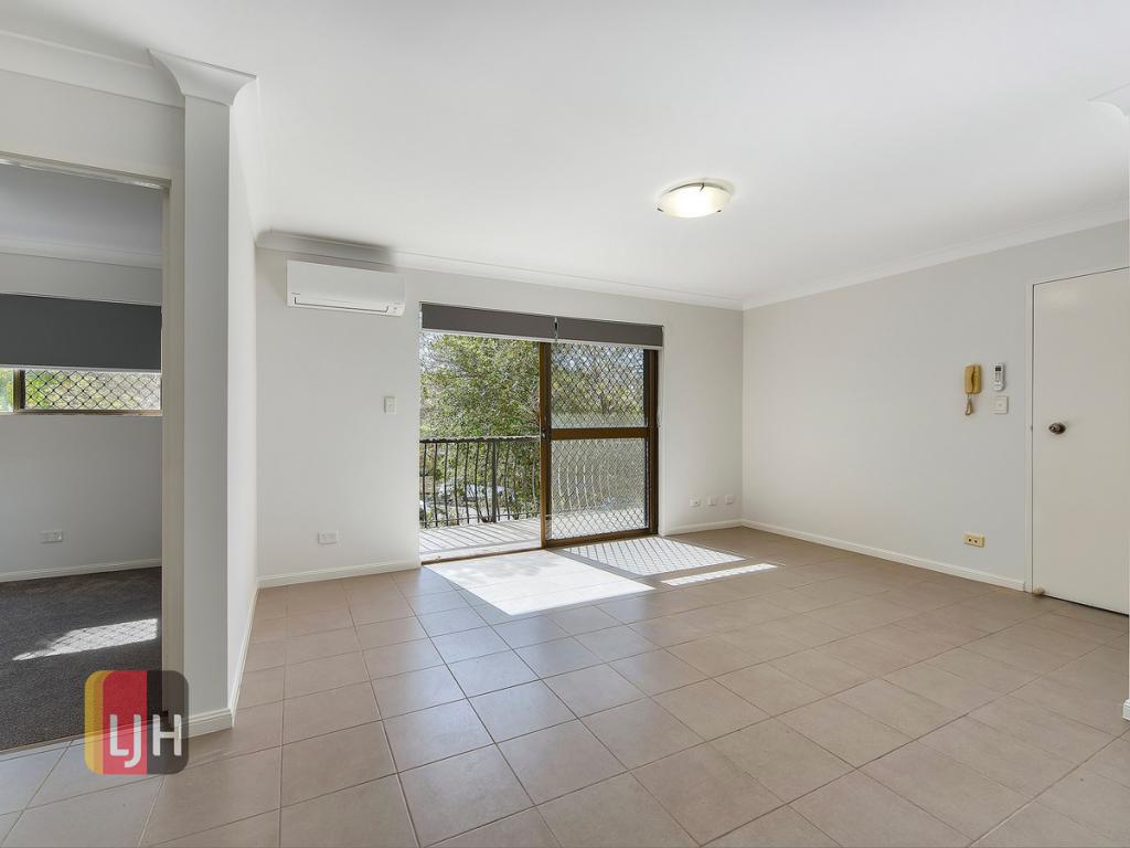 2/70 Hilltop Ave, Chermside, QLD 4032
