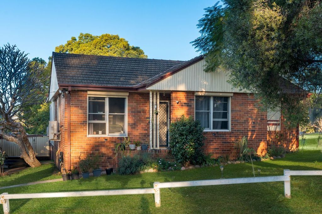 6 & 6a Noakes Pde, Lalor Park, NSW 2147