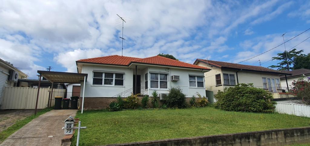73 Bradbury Ave, Campbelltown, NSW 2560