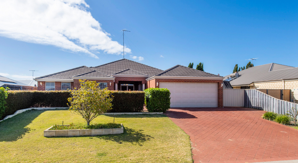 72 Carissa Turn, Halls Head, WA 6210