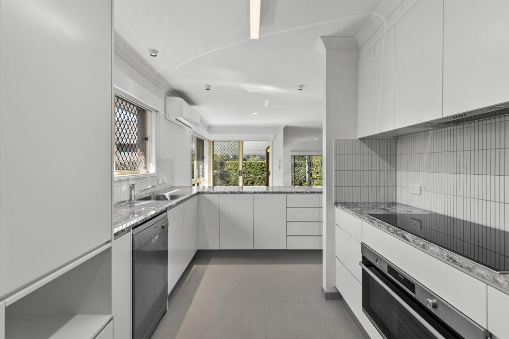 29 OXFORD CRES, BRIDGEMAN DOWNS, QLD 4035