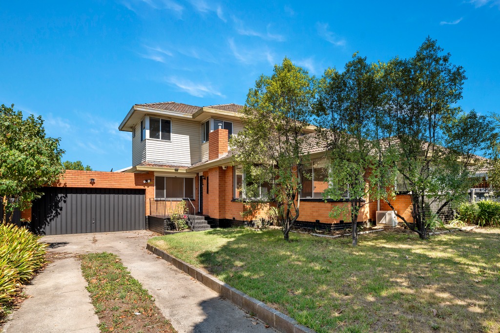 2 Log School Rd, Doncaster, VIC 3108