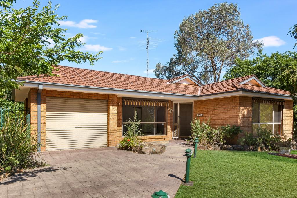 16 DOHERTY ST, QUAKERS HILL, NSW 2763