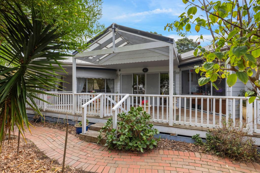 4 Kestrel Ct, Cowes, VIC 3922