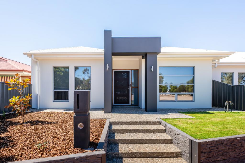 131-135 COWRA ST, RENMARK, SA 5341