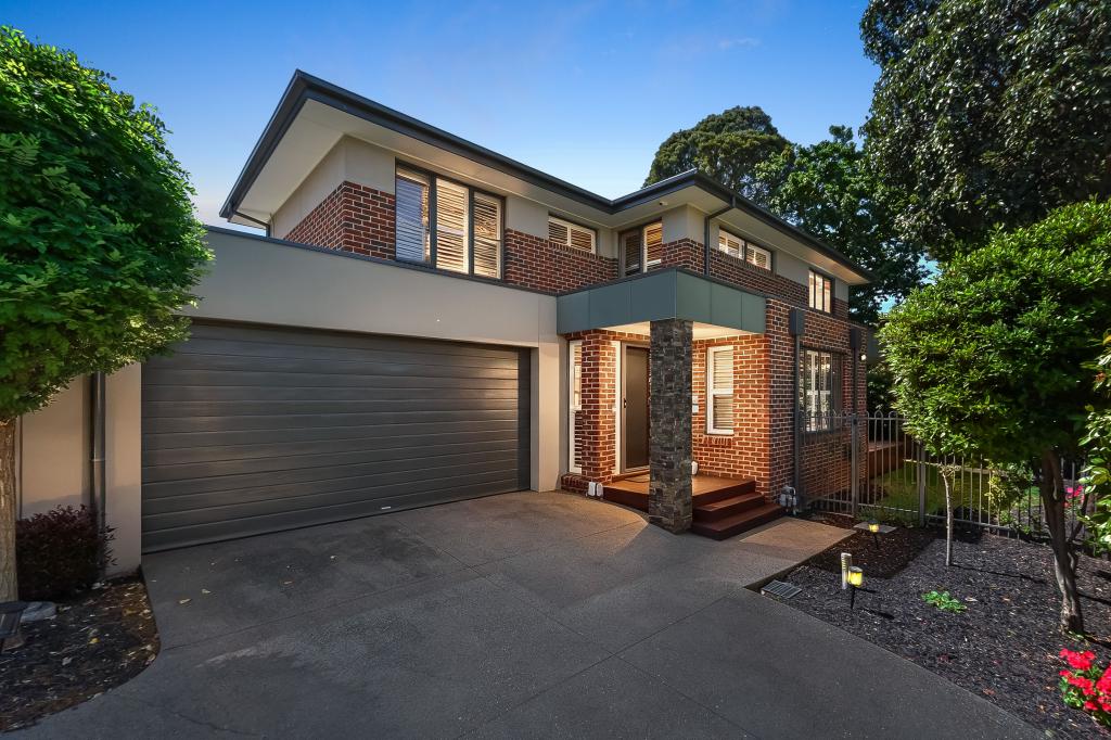 2/18 LARCH CRES, MOUNT WAVERLEY, VIC 3149