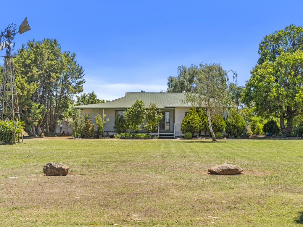 633 BLAMEY RD, YARROWEYAH, VIC 3644