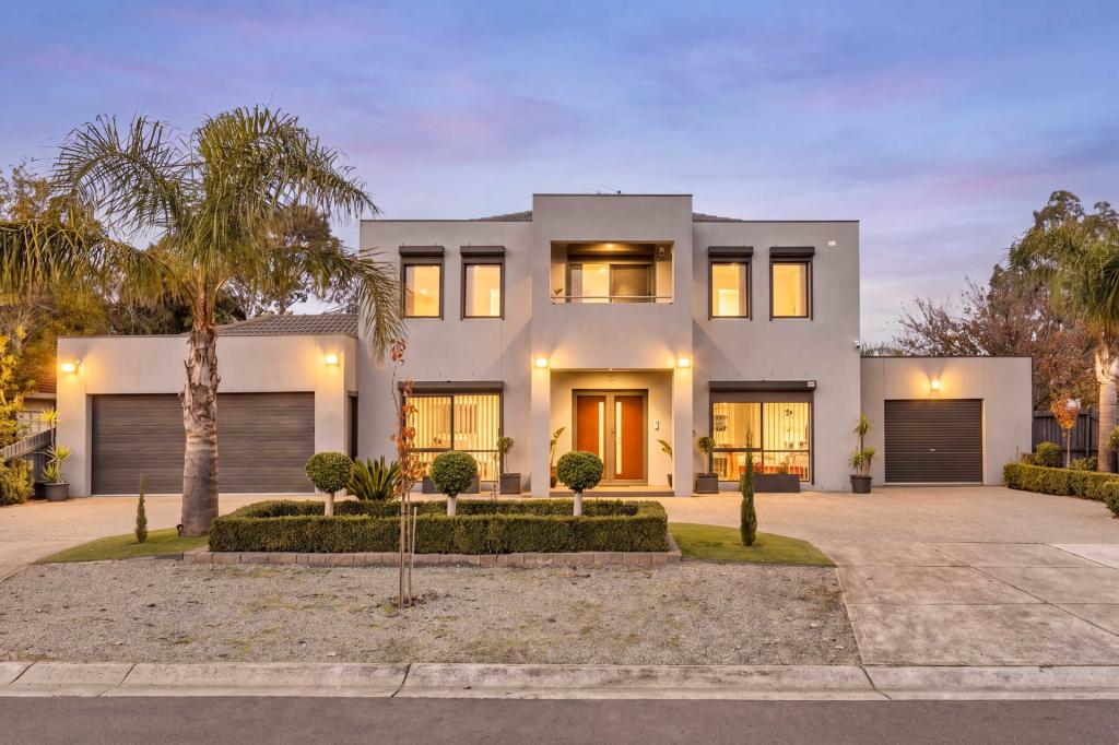 11 Bank Pl, Taylors Hill, VIC 3037