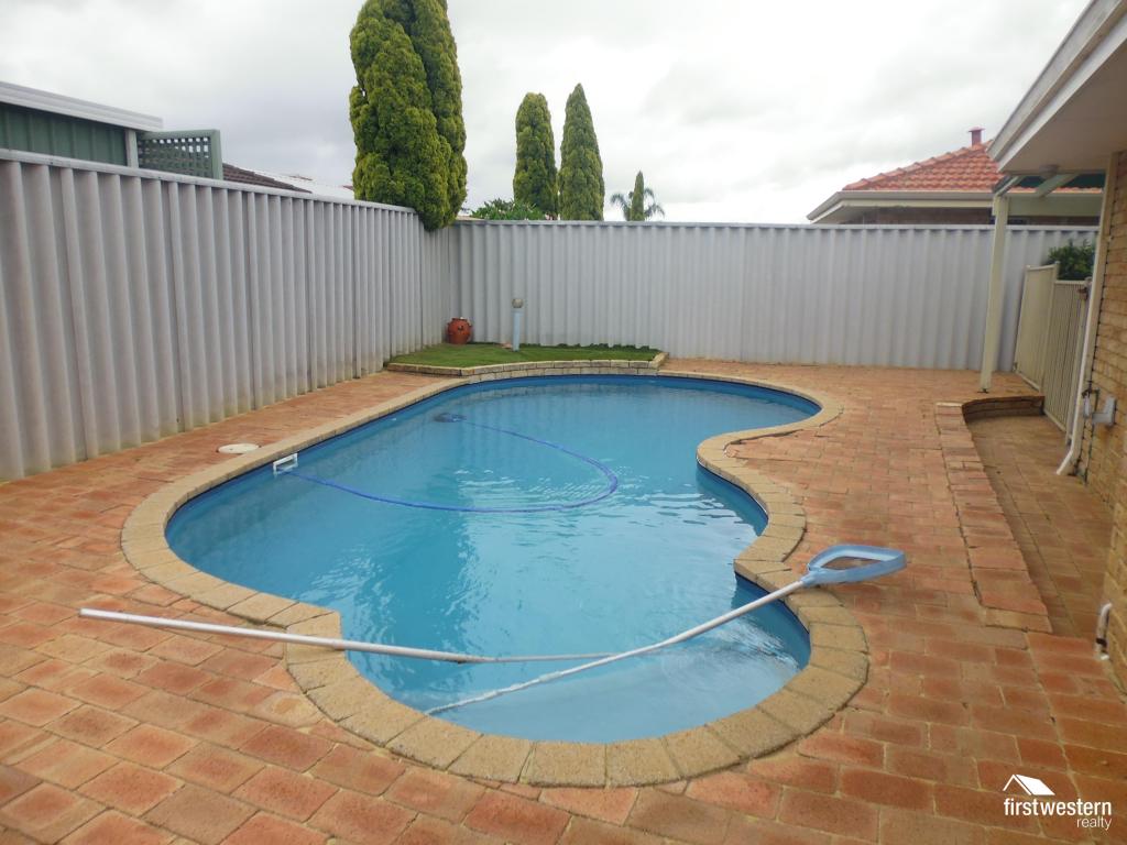 9 WHITBURN RD, KINGSLEY, WA 6026