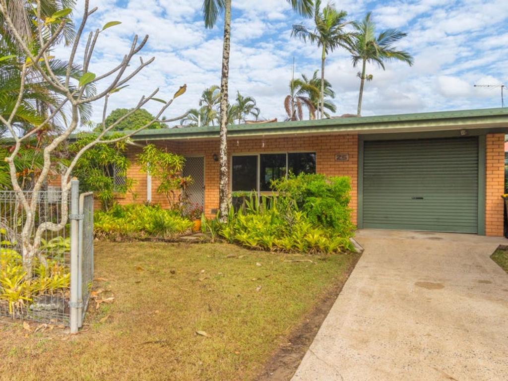 25 ENGLISH ST, MANUNDA, QLD 4870