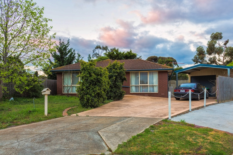 5 Ferneaux Pl, Melton West, VIC 3337