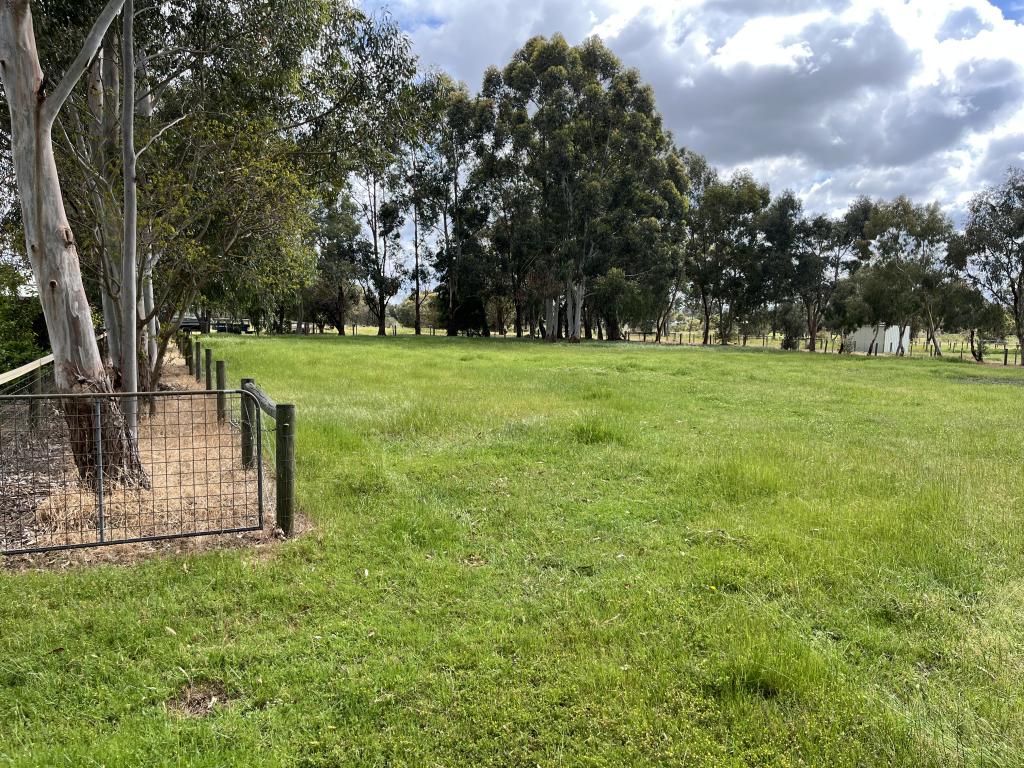 8 Botica Cl, Cardup, WA 6122