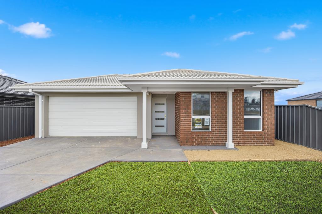 25 Hutchinson Dr, Lucas, VIC 3350