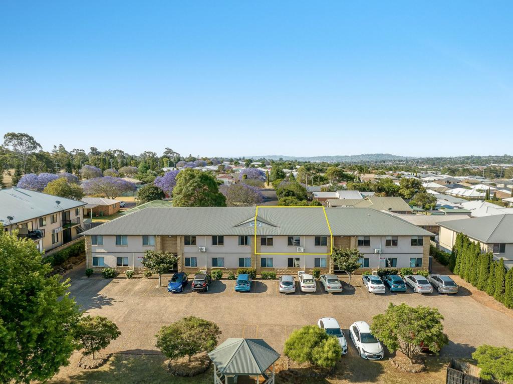 8/5-7 Uniplaza Ct, Kearneys Spring, QLD 4350