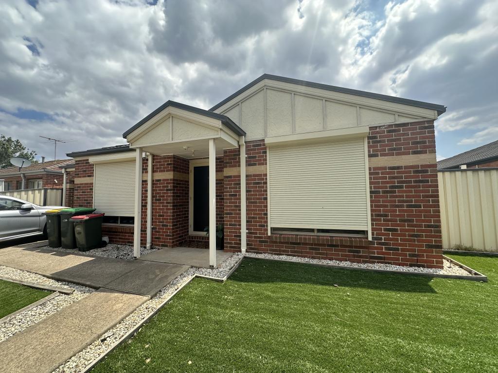 2/9 HALLADALE AVE, WYNDHAM VALE, VIC 3024