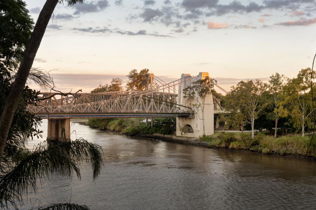 25 Radnor St, Indooroopilly, QLD 4068