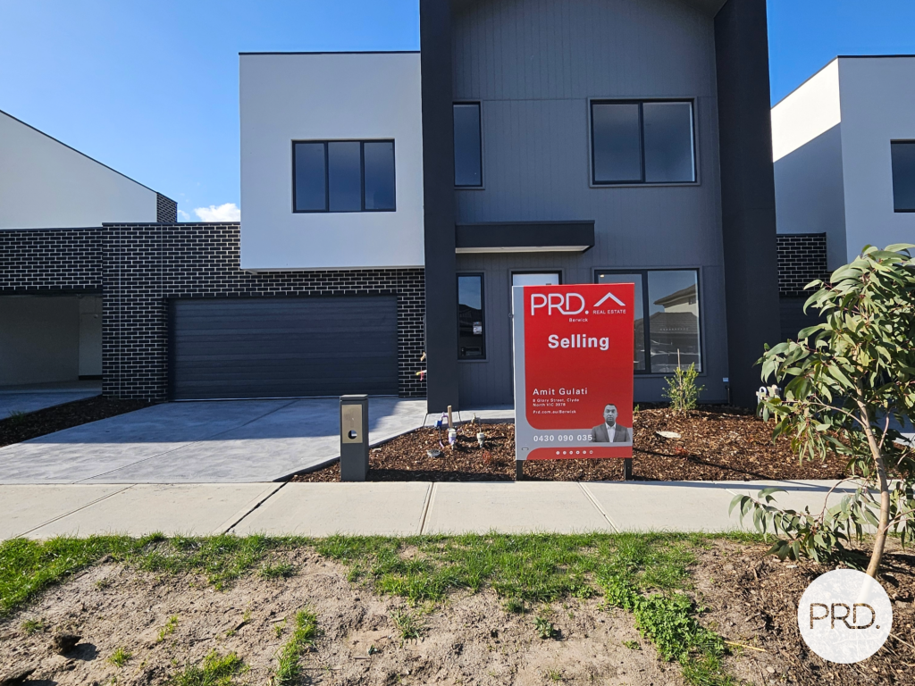 8 Glory St, Clyde North, VIC 3978