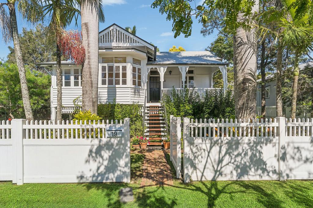19 Strong Ave, Graceville, QLD 4075