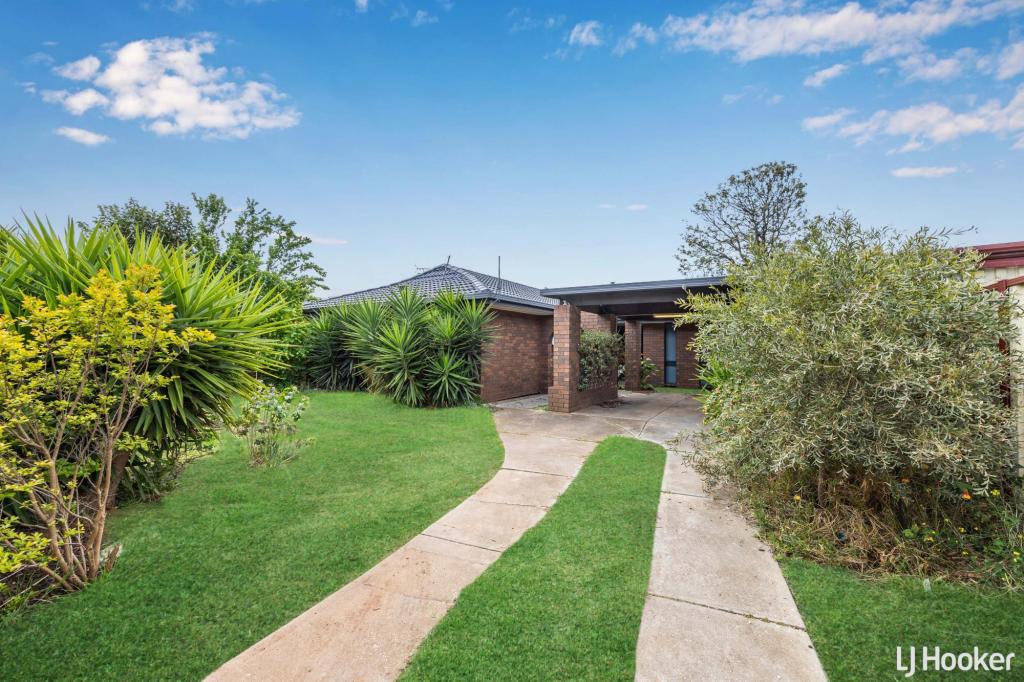 34 Bennett St, Melton South, VIC 3338