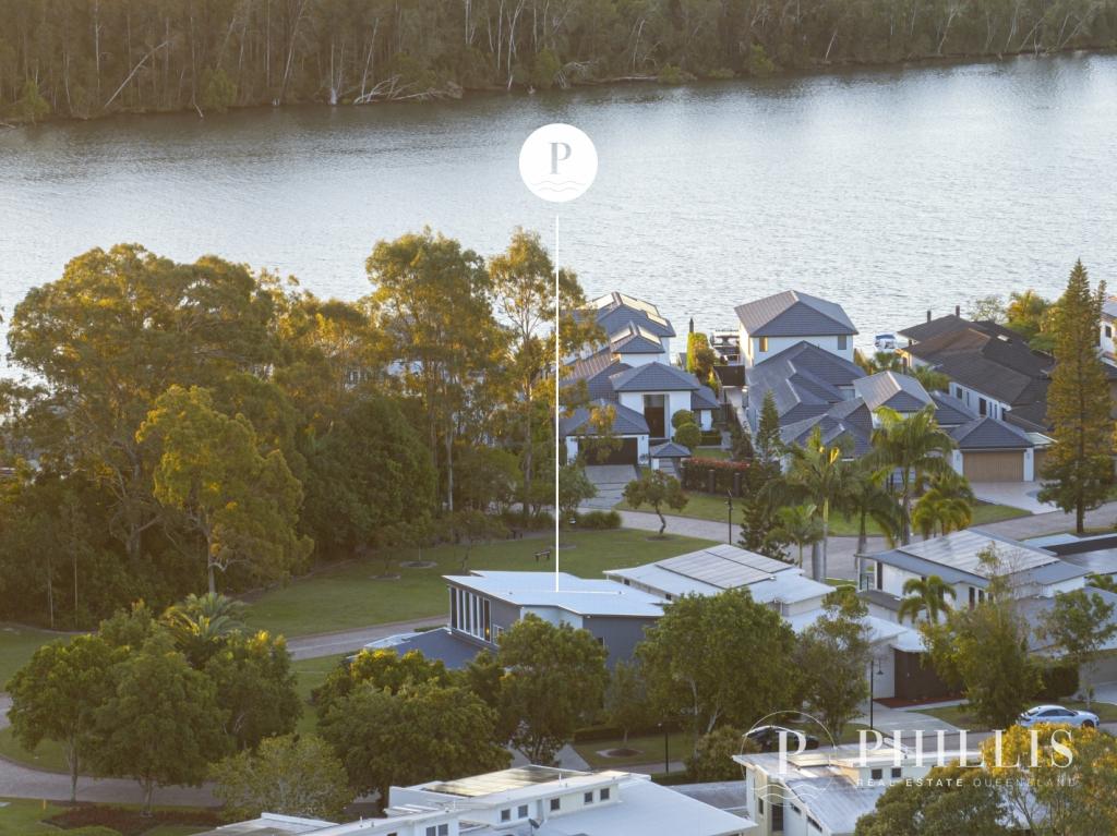 5432 MARINE DR N, HOPE ISLAND, QLD 4212