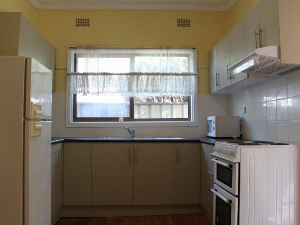 8 England St, West Wollongong, NSW 2500