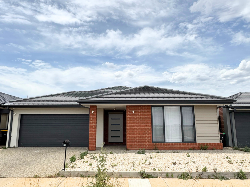 12 DOOLANS ST, WEIR VIEWS, VIC 3338