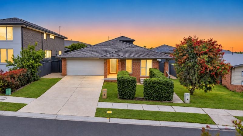 37 & 37a Manooka Rd, Currans Hill, NSW 2567