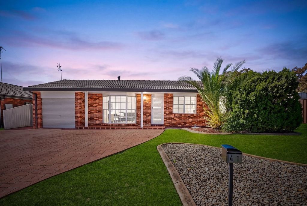 41 Windrush Cct, St Clair, NSW 2759