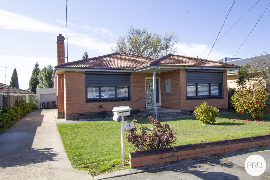 18 ETON ST, WENDOUREE, VIC 3355