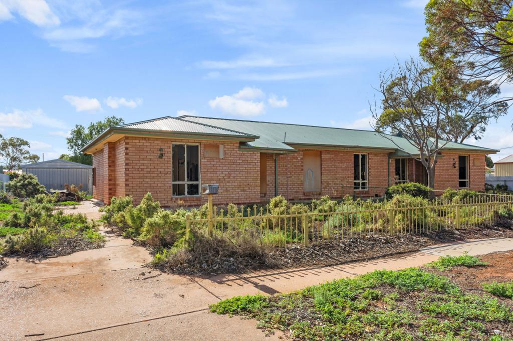 10 Hughes St, Whyalla Stuart, SA 5608