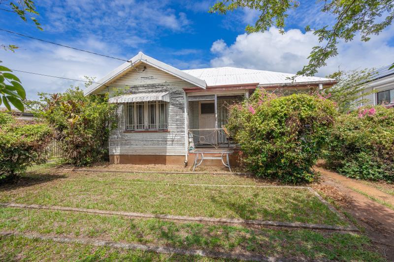 83 ARTHUR ST, WOODY POINT, QLD 4019