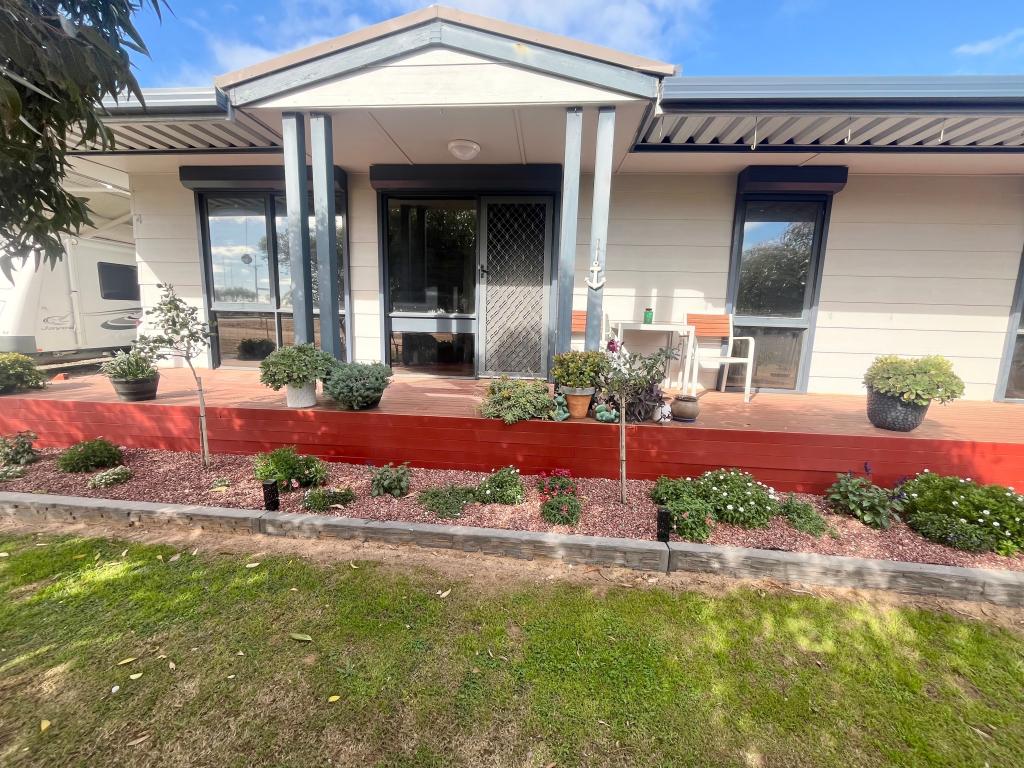 4 Third St, Tickera, SA 5555